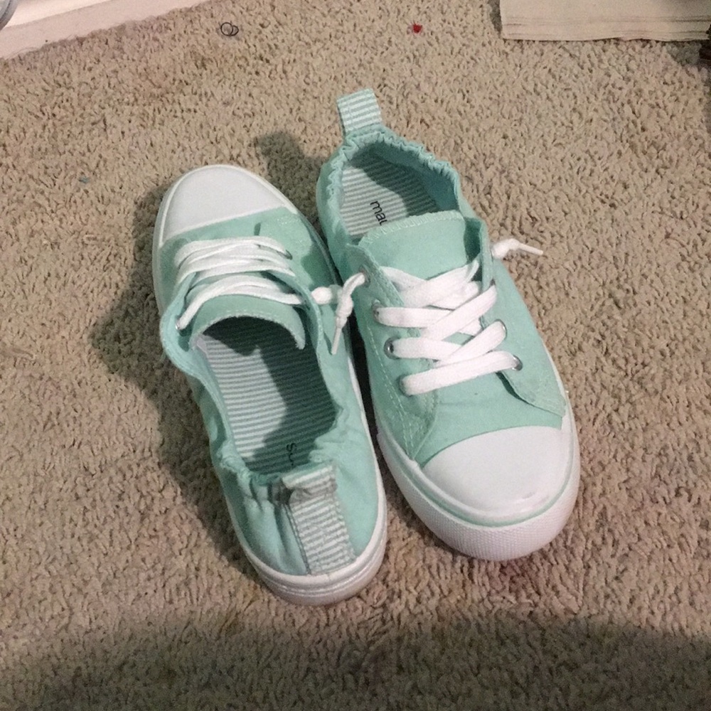 Shoes size 5 1/2 brand new wore them once